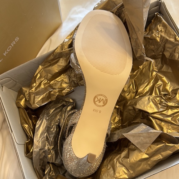 Michael Kors Kimberly Sandals Gold - Picture 4 of 5
